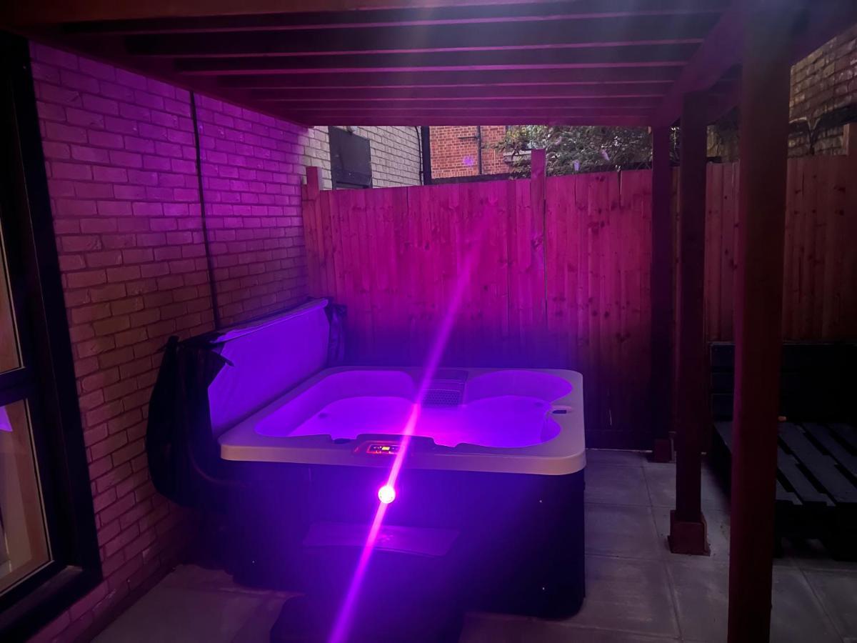 Central London, Jaccuzzi,Newbuild, 2 Bedrooms Two Baths Exterior foto